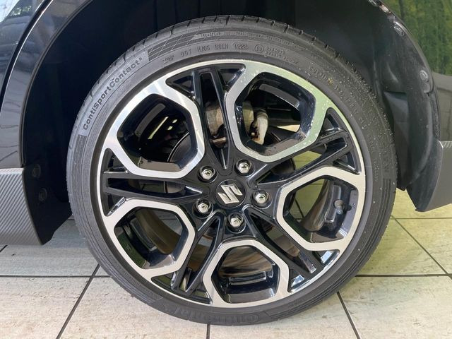 �y����17�C���`�A���~�z�C�[���z�O�ςɃ}�b�`���������A���~�z�C�[���𑕒����Ă���܂��B�e��ЊO�A���~�z�C�[����A�X�^�b�h���X�^�C�����戵�����Ă���܂��B���񂲑��k����������