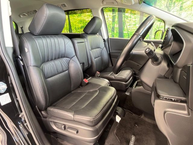 運転席シート廻りは使用感も少なく、良好な状態となっています。丁寧に使われていたことがよくわかりますね。