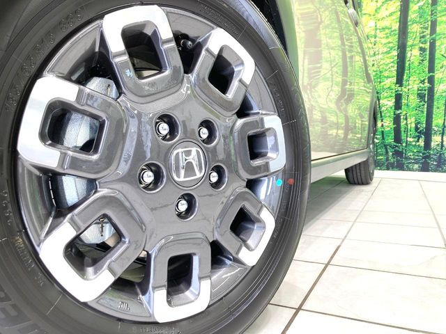 �y����15�C���`�A���~�z�C�[���z�O�ςɃ}�b�`���������A���~�z�C�[���𑕒����Ă���܂��B�e��ЊO�A���~�z�C�[����A�X�^�b�h���X�^�C�����戵�����Ă���܂��B���񂲑��k����������