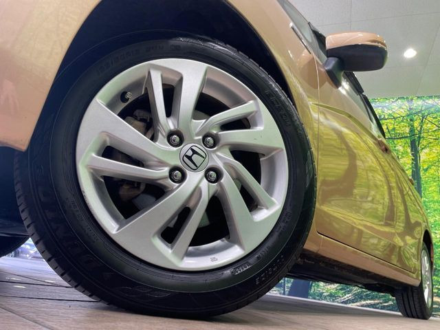 �y����15�C���`�A���~�z�C�[���z�O�ςɃ}�b�`���������A���~�z�C�[���𑕒����Ă���܂��B�e��ЊO�A���~�z�C�[����A�X�^�b�h���X�^�C�����戵�����Ă���܂��B���񂲑��k����������