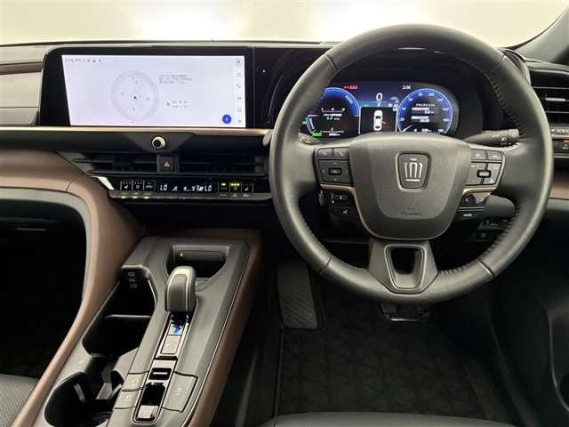 クラウンクロスオーバー2.5 G アドバンスト レザー パッケージ E-Four 4WD