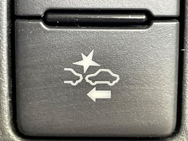 【トヨタセーフティセンス】走行中に前方の車両等を認識し、衝突しそうな時は警報とブレーキで衝突回避と被害軽減をアシスト。より安全にドライブをお楽しみいただけます。