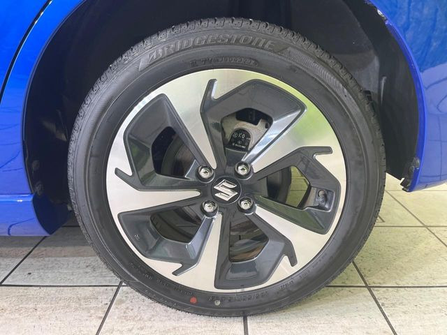 �y����16�C���`�A���~�z�C�[���z�O�ςɃ}�b�`���������A���~�z�C�[���𑕒����Ă���܂��B�e��ЊO�A���~�z�C�[����A�X�^�b�h���X�^�C�����戵�����Ă���܂��B���񂲑��k����������