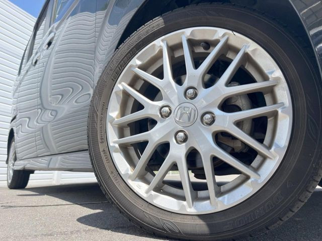 �y����15�C���`�A���~�z�C�[���z�O�ςɃ}�b�`���������A���~�z�C�[���𑕒����Ă���܂��B�e��ЊO�A���~�z�C�[����A�X�^�b�h���X�^�C�����戵�����Ă���܂��B���񂲑��k����������