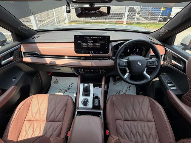 アウトランダーPHEV 2.4 P エグゼクティブ パッケージ 4WD