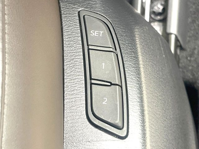 【メモリー機能付きパワーシート】ドライバーごとに設定したシート位置を記憶して、ボタン一つで切り替えできる便利な機能!運転する方が複数名いらっしゃるご家庭におすすめです♪