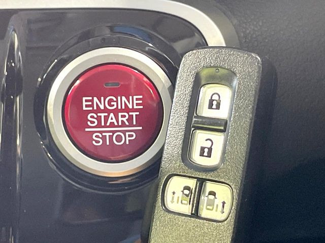 �yHonda�X�}�[�g�L�[�z�J�o����|�P�b�g�ɓ��ꂽ�܂܂ł��h�A�̎{���E�������\�ȃX�}�[�g�L�[�𑕔��B�G���W���̃I���E�I�t�����J�M�����o���K�v����������Ƃ��Ă��֗��ł���