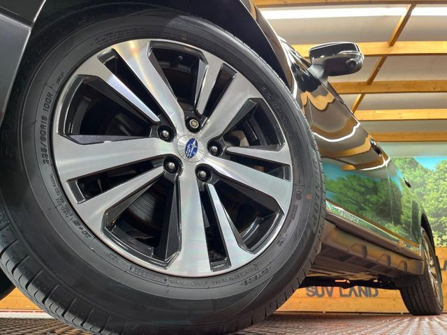 �y����18�C���`�A���~�z�C�[���z�O�ςɃ}�b�`���������A���~�z�C�[���𑕒����Ă���܂��B�e��ЊO�A���~�z�C�[����A�X�^�b�h���X�^�C�����戵�����Ă���܂��B���񂲑��k����������