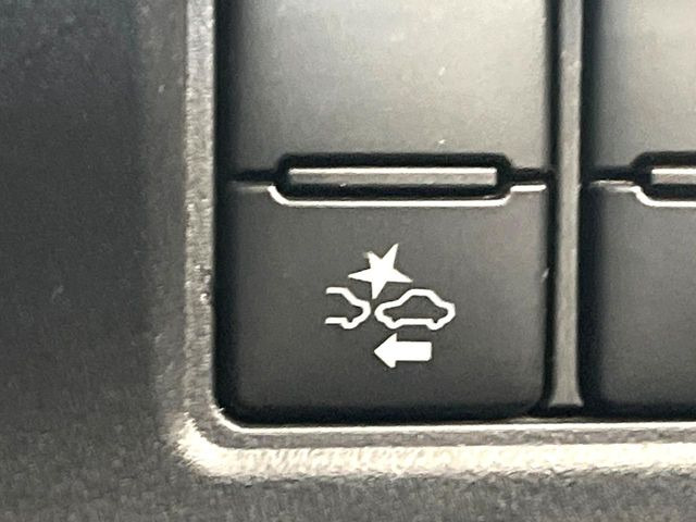 【トヨタセーフティセンス】走行中に前方の車両等を認識し、衝突しそうな時は警報とブレーキで衝突回避と被害軽減をアシスト。より安全にドライブをお楽しみいただけます。