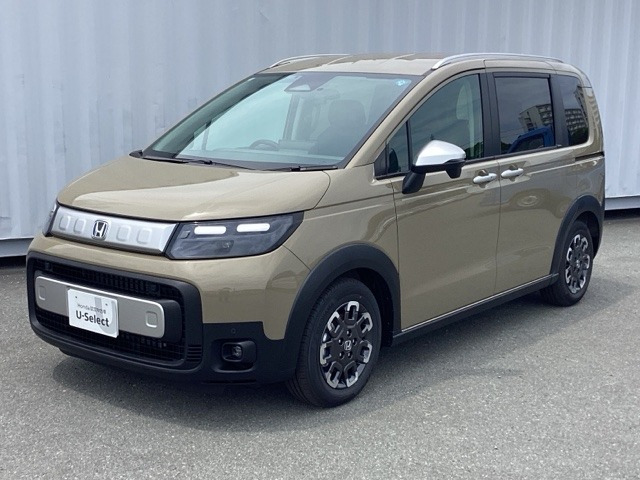 フリード1.5 e:HEV クロスター