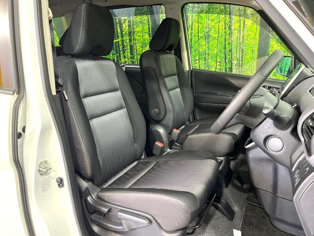 運転席シート廻りは使用感も少なく、良好な状態となっています。丁寧に使われていたことがよくわかりますね。