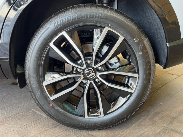 �y����18�C���`�A���~�z�C�[���z�O�ςɃ}�b�`���������A���~�z�C�[���𑕒����Ă���܂��B�e��ЊO�A���~�z�C�[����A�X�^�b�h���X�^�C�����戵�����Ă���܂��B���񂲑��k����������