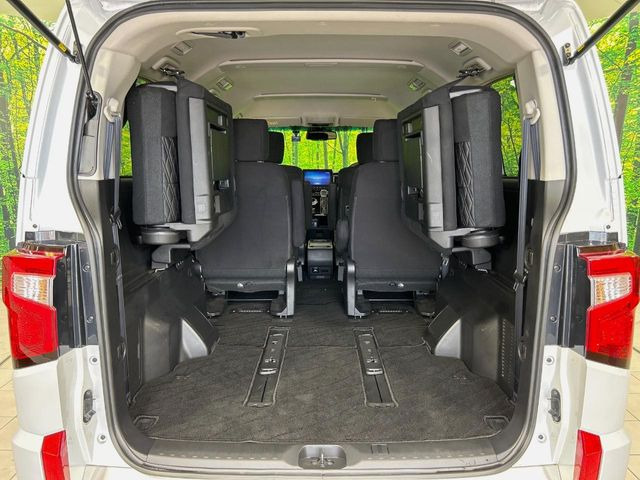普段のお買い物や通勤、送迎等に十分な荷室スペースを確保しております。セカンドシートを倒すと、大きな荷物の積載も可能です♪