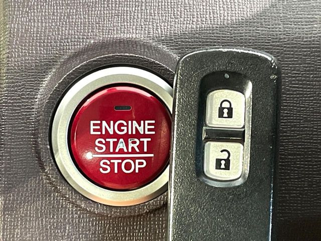 �yHonda�X�}�[�g�L�[�z�J�o����|�P�b�g�ɓ��ꂽ�܂܂ł��h�A�̎{���E�������\�ȃX�}�[�g�L�[�𑕔��B�G���W���̃I���E�I�t�����J�M�����o���K�v����������Ƃ��Ă��֗��ł���