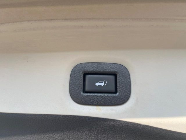 【パワーバックドア】スマートキーや運転席のボタンを押すだけでリアゲートが自動で開閉します!荷物を持っている時や、高い位置にあるバックドアを閉める際に便利な機能です♪