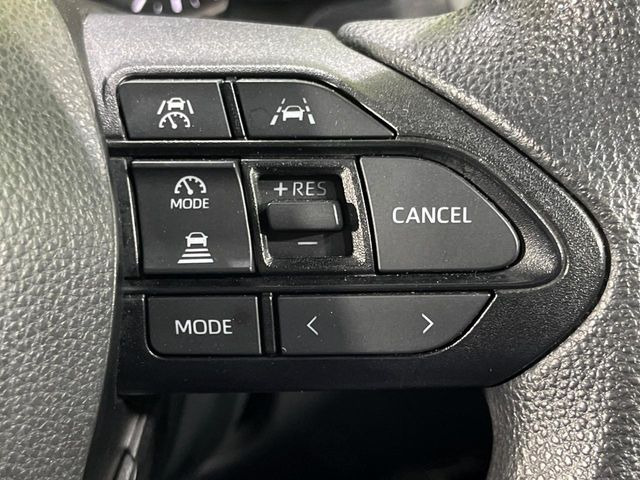 【レーダークルーズコントロール】高速道路での長距離走行が楽に!!自動で速度を保つクルーズコントロールが、衝突軽減システムと連携し、前方の車両を感知して車間を保つように速度調節してくれます!!