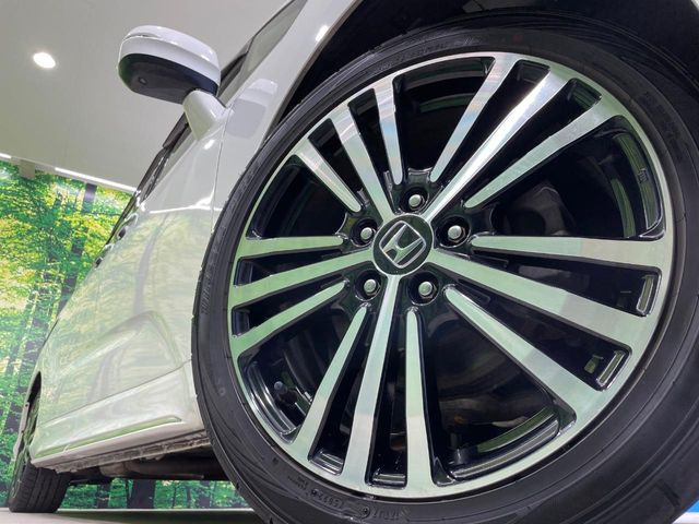 �y����18�C���`�A���~�z�C�[���z�O�ςɃ}�b�`���������A���~�z�C�[���𑕒����Ă���܂��B�e��ЊO�A���~�z�C�[����A�X�^�b�h���X�^�C�����戵�����Ă���܂��B���񂲑��k����������