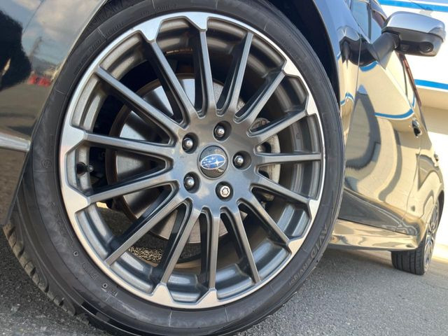 �y����18�C���`�A���~�z�C�[���z�O�ςɃ}�b�`���������A���~�z�C�[���𑕒����Ă���܂��B�e��ЊO�A���~�z�C�[����A�X�^�b�h���X�^�C�����戵�����Ă���܂��B���񂲑��k����������