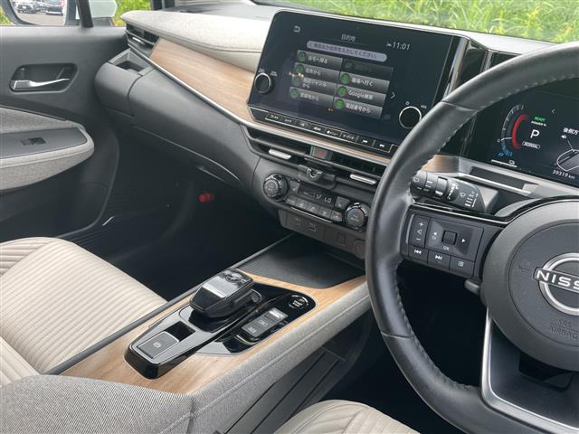 ノートオーラ1.2 G FOUR レザーエディション 4WD