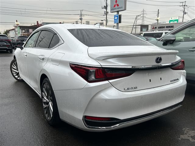 ES300h バージョンL
