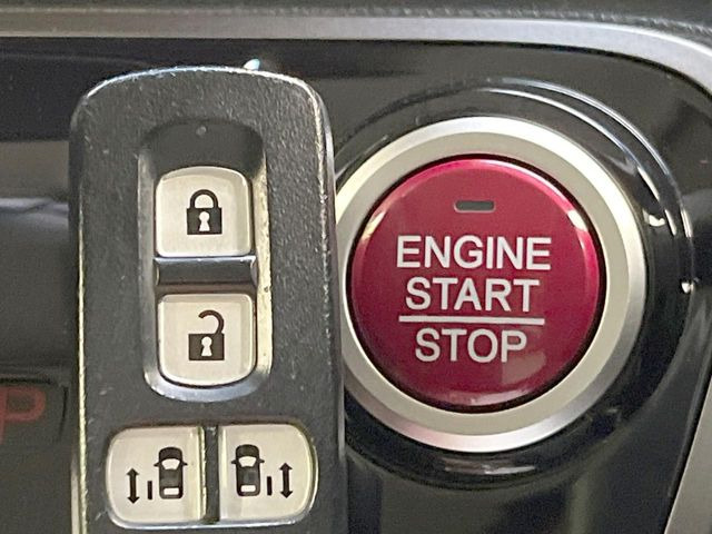 �yHonda�X�}�[�g�L�[�z�J�o����|�P�b�g�ɓ��ꂽ�܂܂ł��h�A�̎{���E�������\�ȃX�}�[�g�L�[�𑕔��B�G���W���̃I���E�I�t�����J�M�����o���K�v����������Ƃ��Ă��֗��ł���