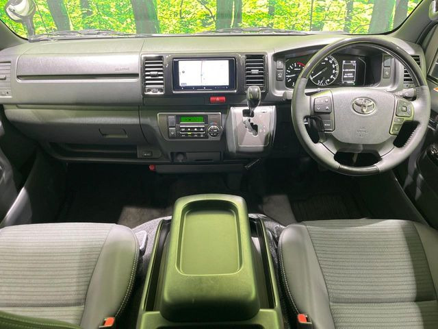 ハイエースバン
