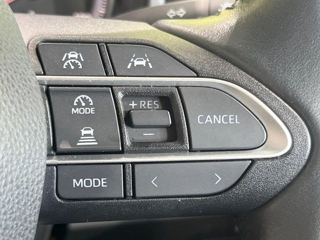 【レーダークルーズコントロール】高速道路での長距離走行が楽に!!自動で速度を保つクルーズコントロールが、衝突軽減システムと連携し、前方の車両を感知して車間を保つように速度調節してくれます!!