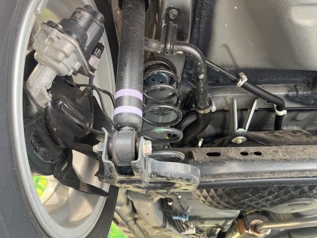 お車を安心してお乗りいただく為には、足回りの定期点検が欠かせません。サービスサポート(有償保証)では無料点検もご提供しており、安心のカーライフをお過ごしいただけるサポート体制が整っています。