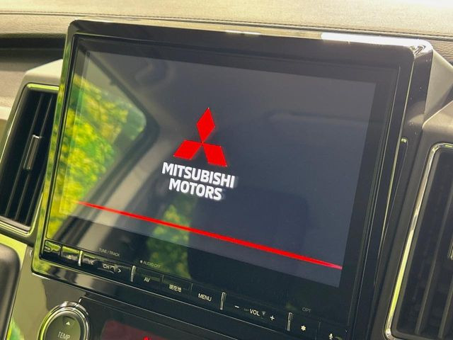 【10型メーカー純正ナビ】インテリアに溶け込むスタイリッシュな「専用設計」メーカーナビを装備♪視認性や操作性など基本性能にも優れ、より上質なカーライフをお楽しみいただけます。