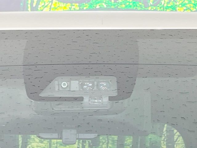 【トヨタセーフティセンス】走行中に前方の車両等を認識し、衝突しそうな時は警報とブレーキで衝突回避と被害軽減をアシスト。より安全にドライブをお楽しみいただけます。