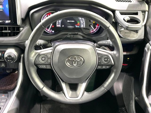 【レーダークルーズコントロール】高速道路での長距離走行が楽に!!自動で速度を保つクルーズコントロールが、衝突軽減システムと連携し、前方の車両を感知して車間を保つように速度調節してくれます!!