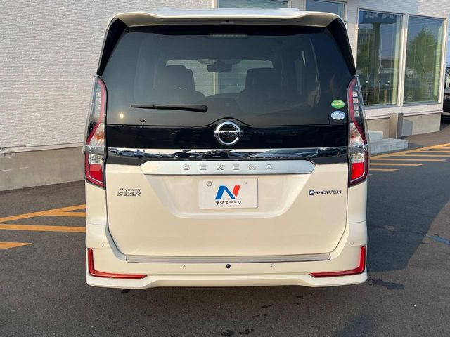 安心の最長10年・走行無制限保証(有償)をご用意。保証内容も充実はもちろん、無料点検&オイル交換や、年中無休の全国・24時間ロードサービスも付帯されておりますのでご安心下さい。
