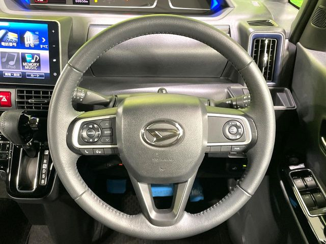 【純正革巻きステアリング】上質な革を使用することで、手にしっかり馴染みとても運転しやすいハンドルです♪