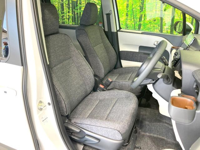 もちろん車内はキレイです♪よりクリーンな状態をキープしたいお客様には『ナノゾーンコート』がおすすめ!新型コロナウイルス対策や、除菌・消臭に効果を発揮し多くの方にご好評いただいております。