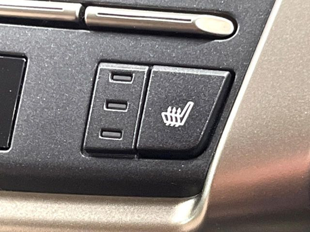 【シートヒーター】寒い日に重宝するシートヒーター!エアコンより早く温まってくれるので寒がりの人も安心ですね♪エアコンの温風は乾燥するから苦手、という方にもをおすすめです。
