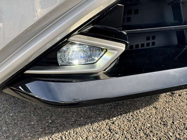 ノートオーラ1.2 G FOUR レザーエディション 4WD