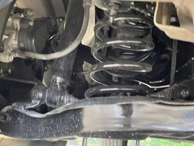 お車を安心してお乗りいただく為には、足回りの定期点検が欠かせません。サービスサポート(有償保証)では無料点検もご提供しており、安心のカーライフをお過ごしいただけるサポート体制が整っています。