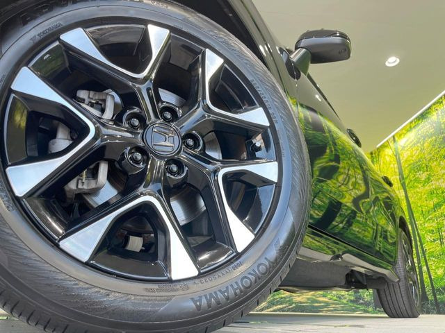 �y����18�C���`�A���~�z�C�[���z�O�ςɃ}�b�`���������A���~�z�C�[���𑕒����Ă���܂��B�e��ЊO�A���~�z�C�[����A�X�^�b�h���X�^�C�����戵�����Ă���܂��B���񂲑��k����������