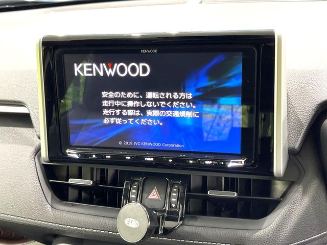【ナビゲーション】目的地までしっかり案内してくれる使いやすいナビ。Bluetooth接続すればお持ちのスマホやMP3プレイヤーの音楽を再生可能!毎日の運転がさらに楽しくなります!!