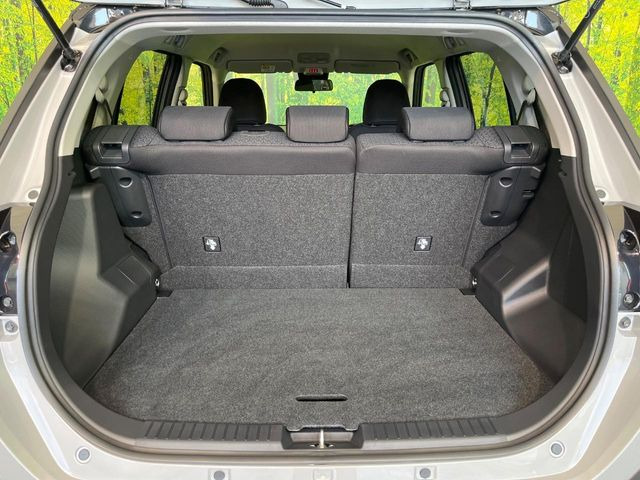 普段のお買い物や通勤、送迎等に十分な荷室スペースを確保しております。セカンドシートを倒すと、大きな荷物の積載も可能です♪