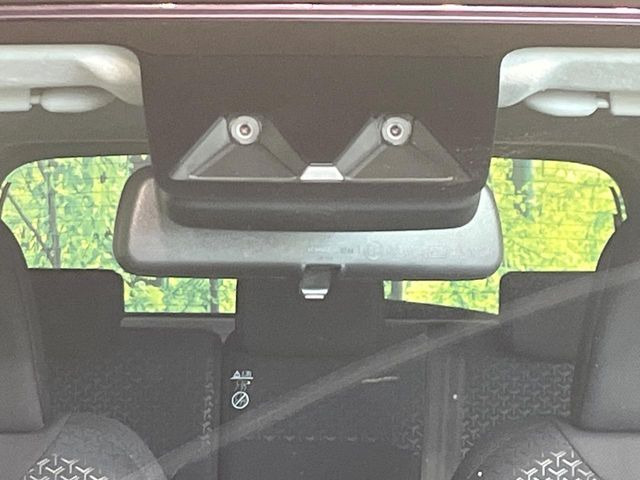 【トヨタセーフティセンス】走行中に前方の車両等を認識し、衝突しそうな時は警報とブレーキで衝突回避と被害軽減をアシスト。より安全にドライブをお楽しみいただけます。