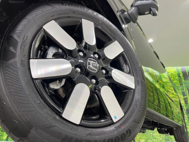 �y�O���[�h��p����15�C���`�A���~�z�C�[���z�f�U�C�����̍��������A���~�z�C�[���𑕒����Ă���܂��B�e��ЊO�A���~�z�C�[����A�X�^�b�h���X�^�C�����戵�����Ă���܂��B���񂲑��k����������