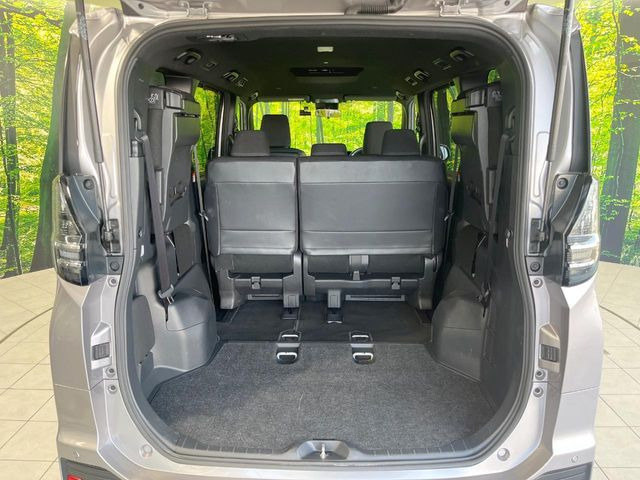 普段のお買い物や通勤、送迎等に十分な荷室スペースを確保しております。セカンドシートを倒すと、大きな荷物の積載も可能です♪