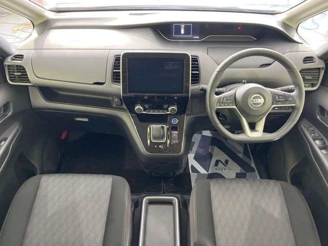 セレナ1.2 e-POWER ハイウェイスターV アーバンクロム
