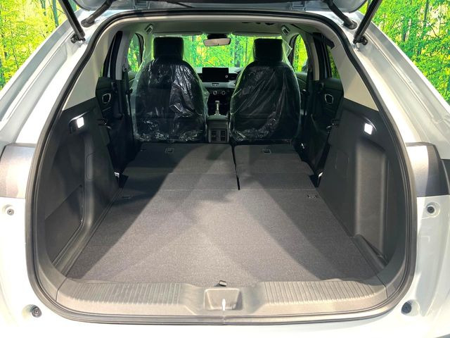 後席を格納すると、これだけの広さが!シーンに合わせたシートアレンジで、大きな荷物も積むことが出来ます♪