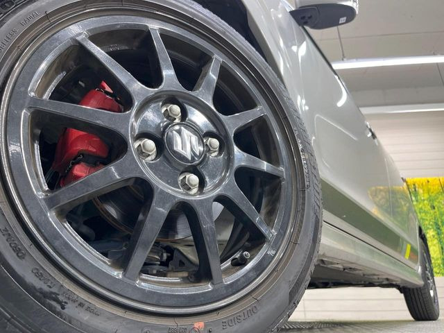 �y�����A���~�z�C�[���z�O�ςɃ}�b�`���������A���~�z�C�[���𑕒����Ă���܂��B�e��ЊO�A���~�z�C�[����A�X�^�b�h���X�^�C�����戵�����Ă���܂��B���񂲑��k����������