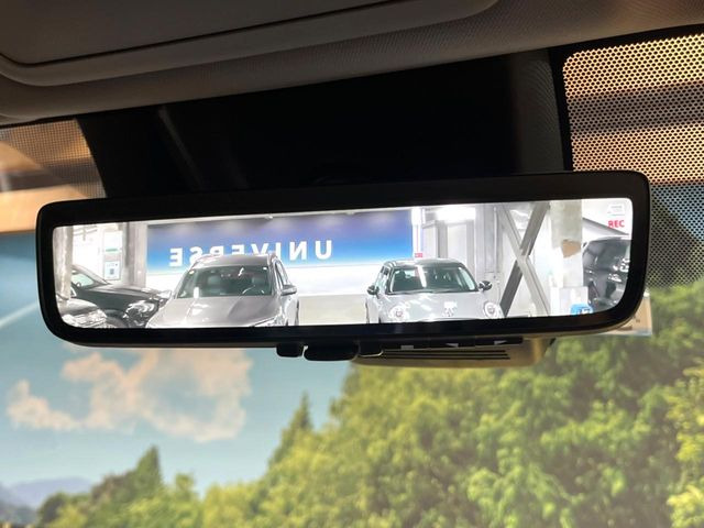 【デジタルインナーミラー】後席の大きな荷物や同乗者で後方が確認しづらい時でも安心!カメラが撮影した車両後方の映像をルームミラー内に表示。クリアな視界で状況の確認が可能です!