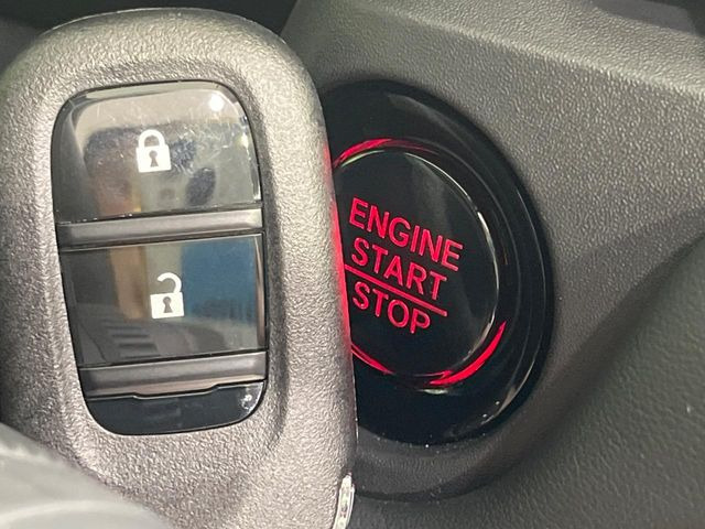 �yHonda�X�}�[�g�L�[�z�J�o����|�P�b�g�ɓ��ꂽ�܂܂ł��h�A�̎{���E�������\�ȃX�}�[�g�L�[�𑕔��B�G���W���̃I���E�I�t�����J�M�����o���K�v����������Ƃ��Ă��֗��ł���