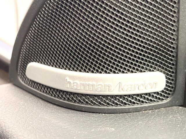 ��harman/kardon�T�E���h�V�X�e��:�I�[�f�B�I��僁�[�J�[����|����v���~�A���X�s�[�J�[�𑕔��B�����̃X�s�[�J�[����A���̗������܂ŕ����鍂�i���ȉ��y�����y���݂��������܂��B