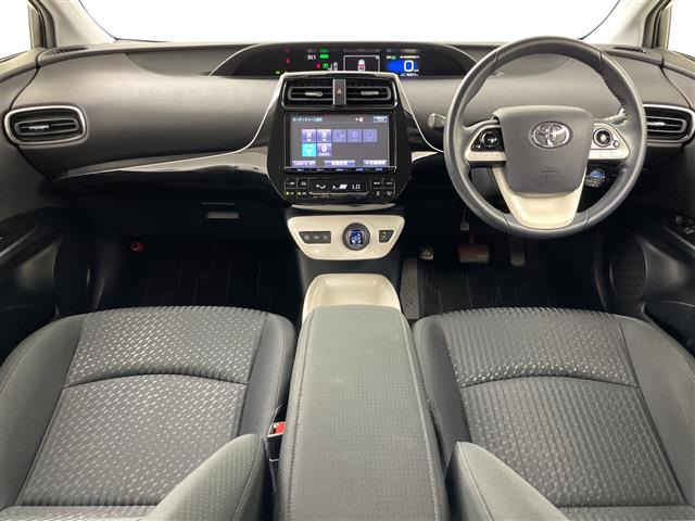 プリウス1.8 A E-Four 4WD
